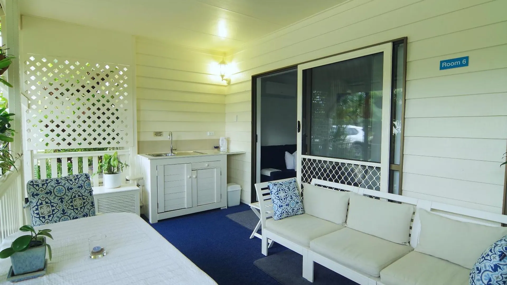 Debbie's Place Rainbow Beach Hotel